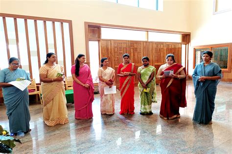SCHOOL FOUNDRESS .